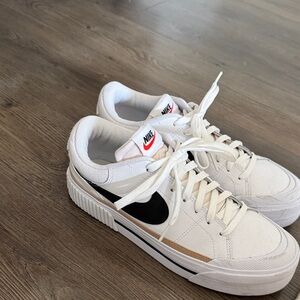 Nike women’s court legacy lift